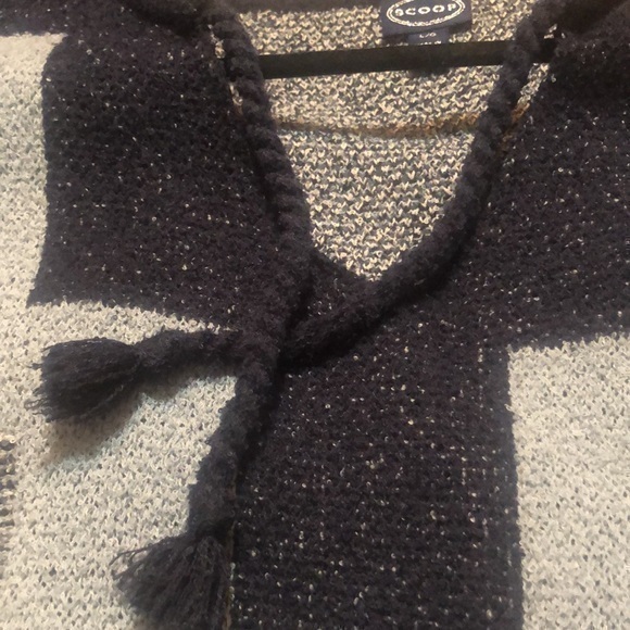 Shades of blue and white ladies sweater size‎ large - Picture 7 of 7